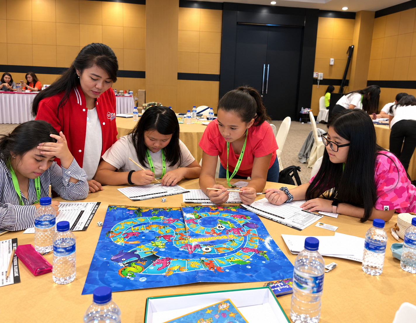 Close-up board game finansial dan diskusi peserta Dream Achievers